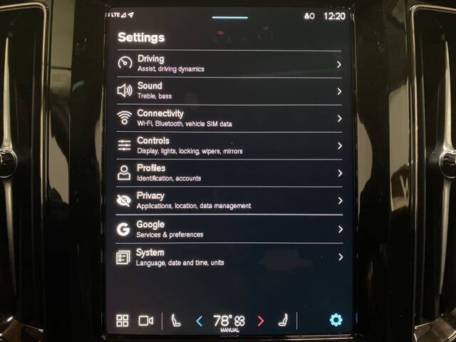 2025 Volvo XC60 B5 Plus Dark Theme