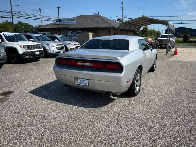 2009 Dodge Challenger SE