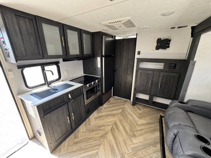 2022 Forest River Ozark 2700TH