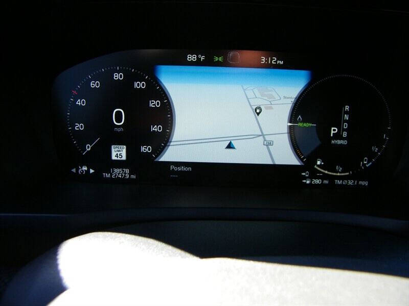 2019 Volvo XC90 T8 eAWD R-Design