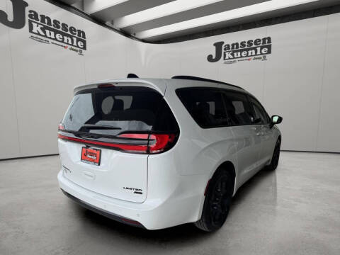 2027 Chrysler Pacifica Limited