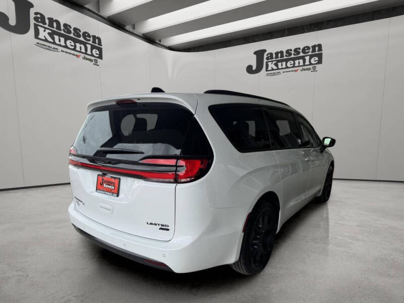 2027 Chrysler Pacifica Limited