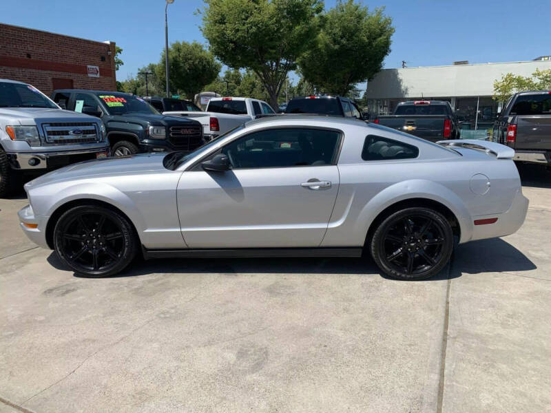 2006 Ford Mustang V6 Deluxe