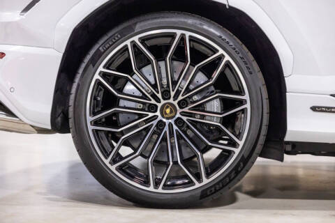 2025 Lamborghini Urus SE