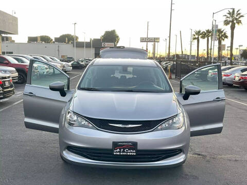 2020 Chrysler Voyager LX