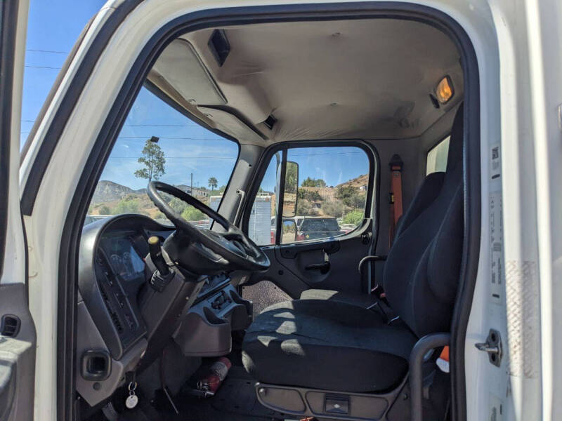 2018 Freightliner M2 106