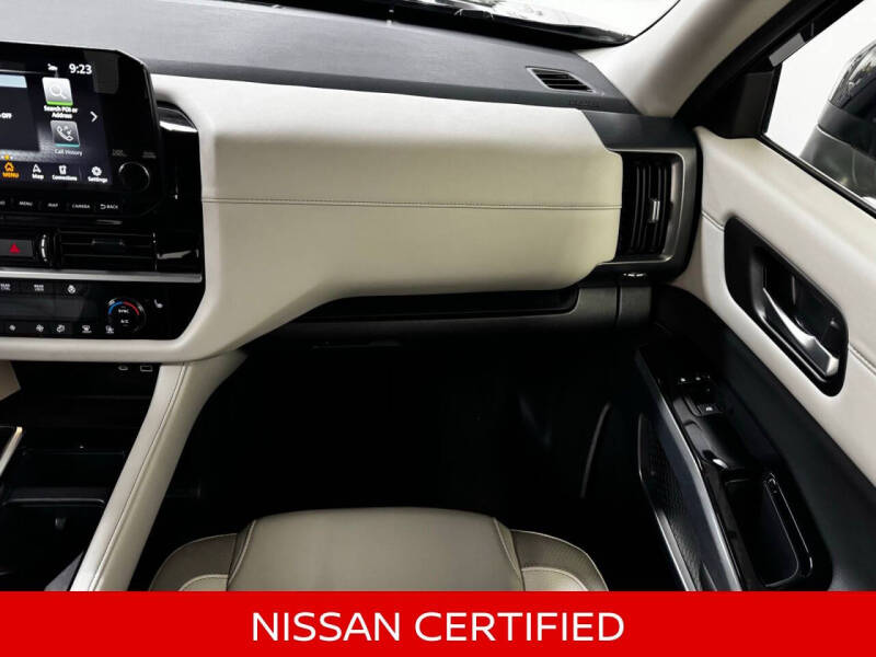 2025 Nissan Pathfinder SL