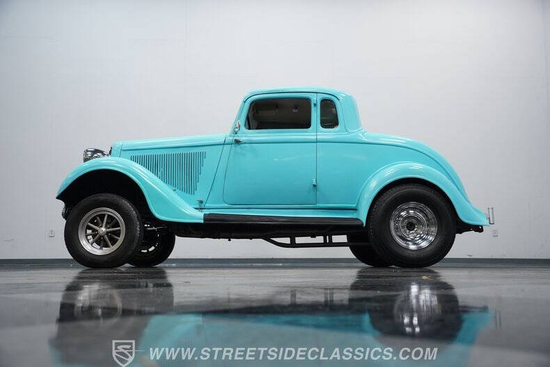 1934 Plymouth 5-Window Coupe