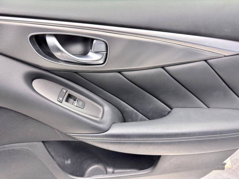 2015 Infiniti Q50