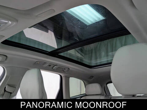 2024 Volvo XC60 B5 Ultimate Dark Theme