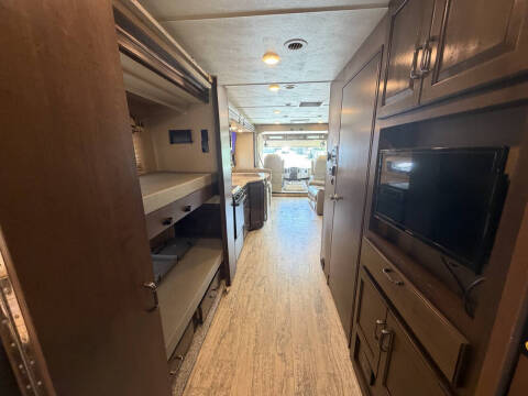 2017 Thor Motor Coach Hurricane