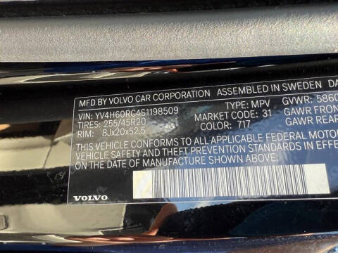 2025 Volvo XC60 T8 Plus Dark Theme