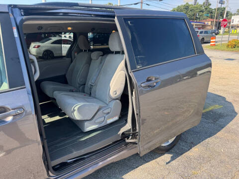 2018 Toyota Sienna LE 8-Passenger