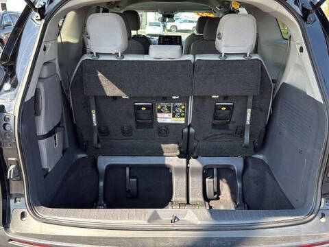 2024 Toyota Sienna LE 8-Passenger