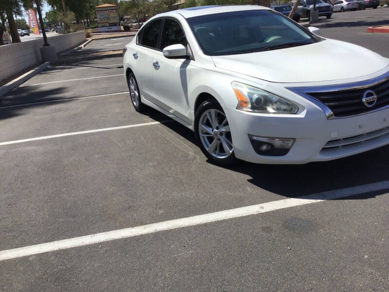 2015 Nissan Altima for sale at R&H Quality Automotive in Avondale AZ