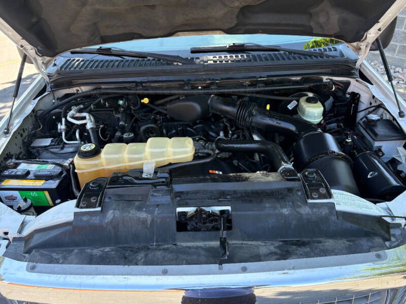 2004 Ford Excursion XLS