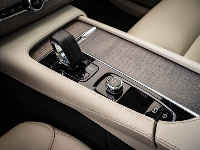 2023 Volvo XC90 B6 Plus Bright Theme 6P