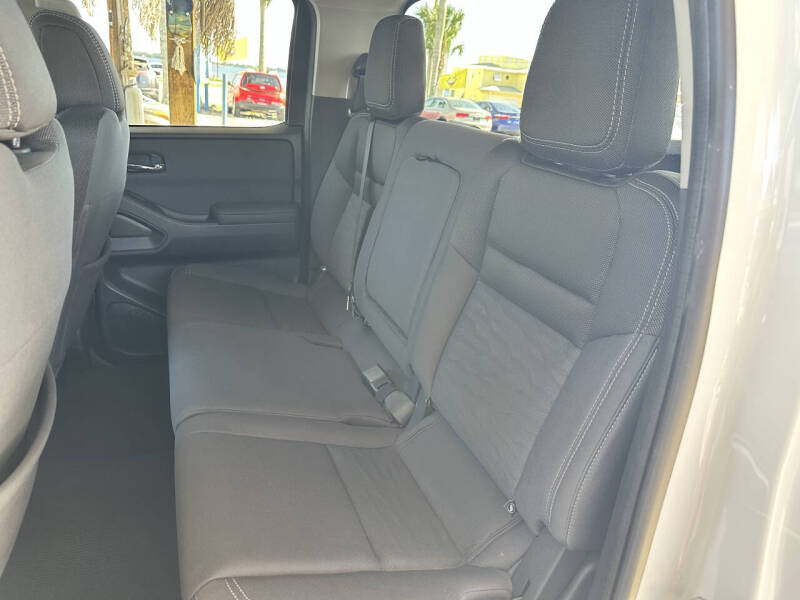 2022 Nissan Frontier SV