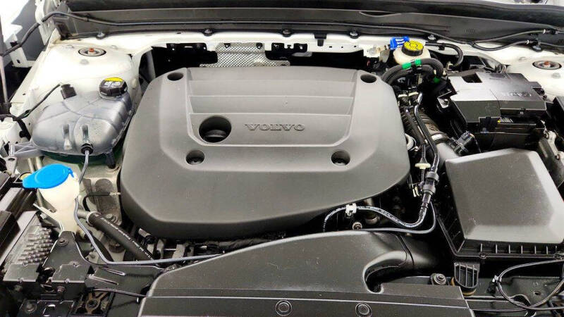 2024 Volvo XC40 B5 Plus Bright Theme