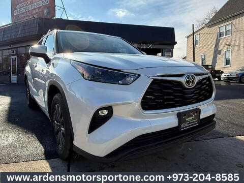 2022 Toyota Highlander LE