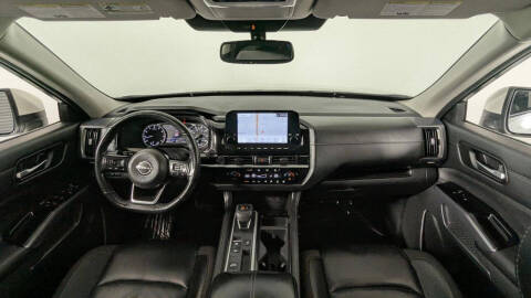 2022 Nissan Pathfinder SL