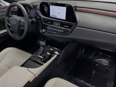 2025 Lexus ES 300h