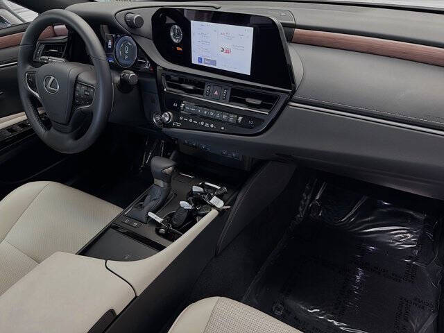 2025 Lexus ES 300h