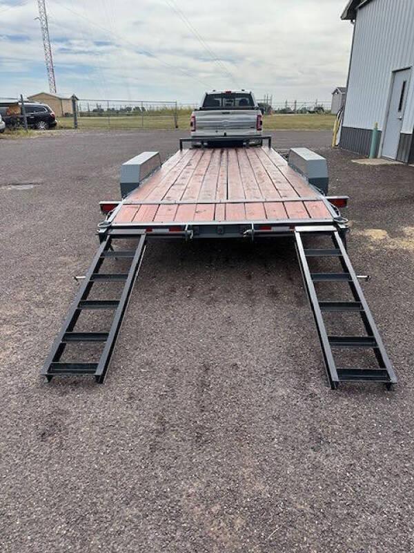 2027 Tomahawk  82"W X 20'L (6.8 ft W X 20 ft