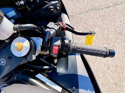 2016 Yamaha YZF-R6 (Matte Gray)