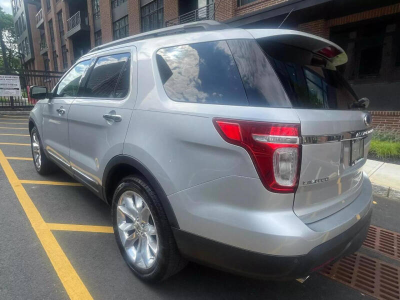 2011 Ford Explorer Limited photo 13