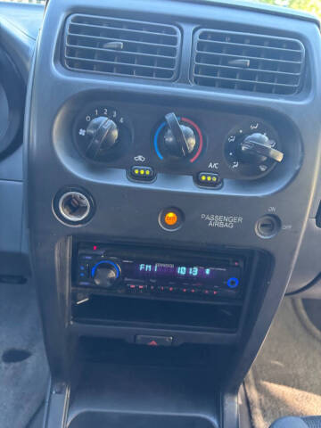 2004 Nissan Frontier Standard