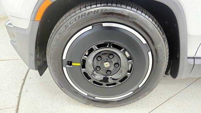 2025 Rivian R1T