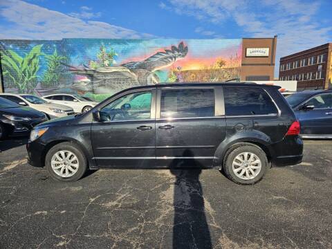 2012 Volkswagen Routan for sale at RIVERSIDE AUTO SALES in Sioux City IA