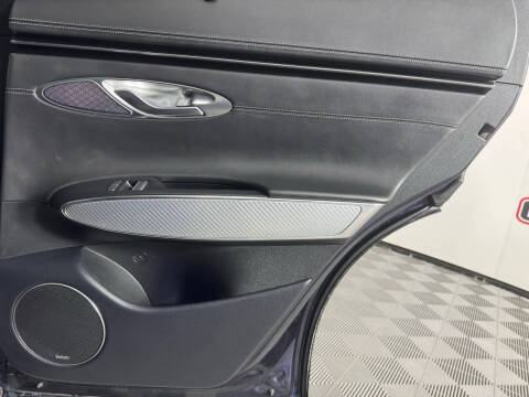 2023 Genesis GV70 2.5T Standard