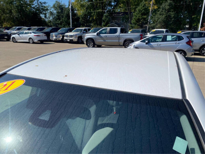 2021 Toyota Camry Hybrid LE