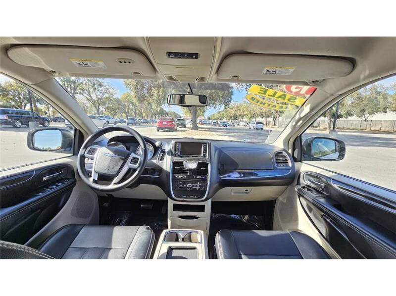 2015 Chrysler Town and Country Touring