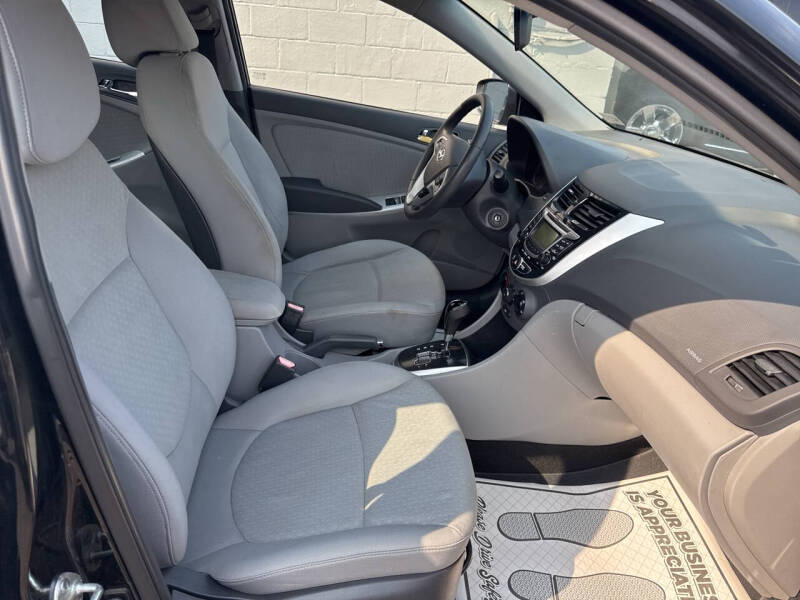 2012 Hyundai Accent SE