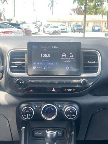 2022 Hyundai Venue SEL