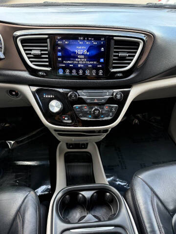 2017 Chrysler Pacifica Touring-L