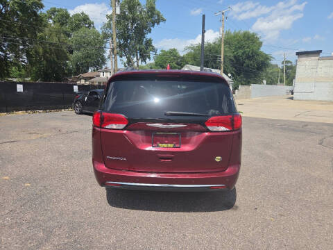 2017 Chrysler Pacifica Touring-L