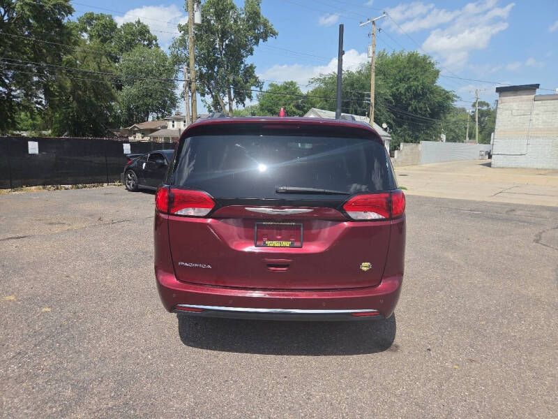 2017 Chrysler Pacifica Touring-L