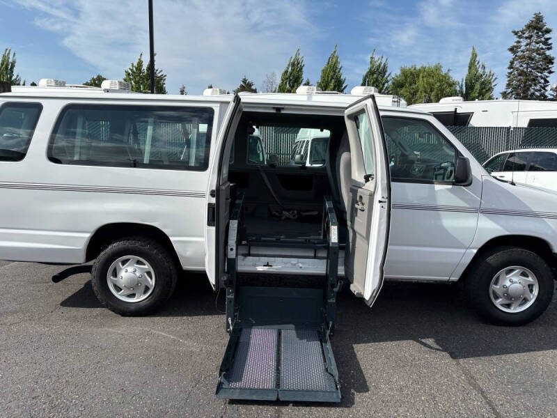 2011 Ford E-Series E-350 SD XLT