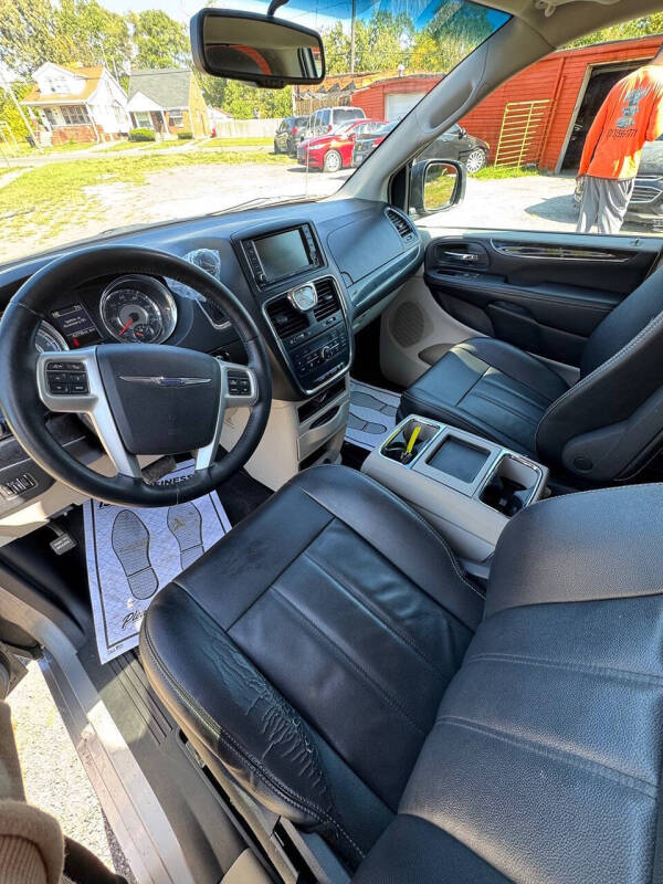 2016 Chrysler Town and Country Touring