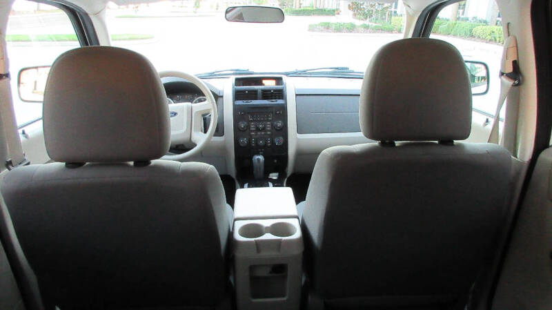 2011 Ford Escape XLS photo 19