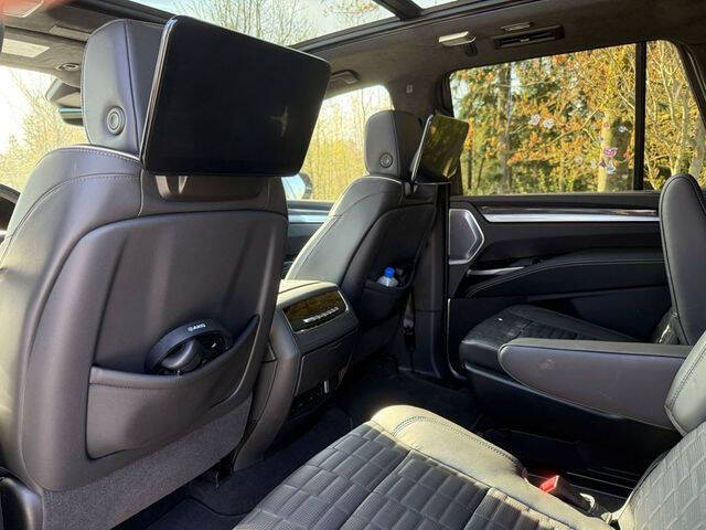 2025 Cadillac Escalade-V