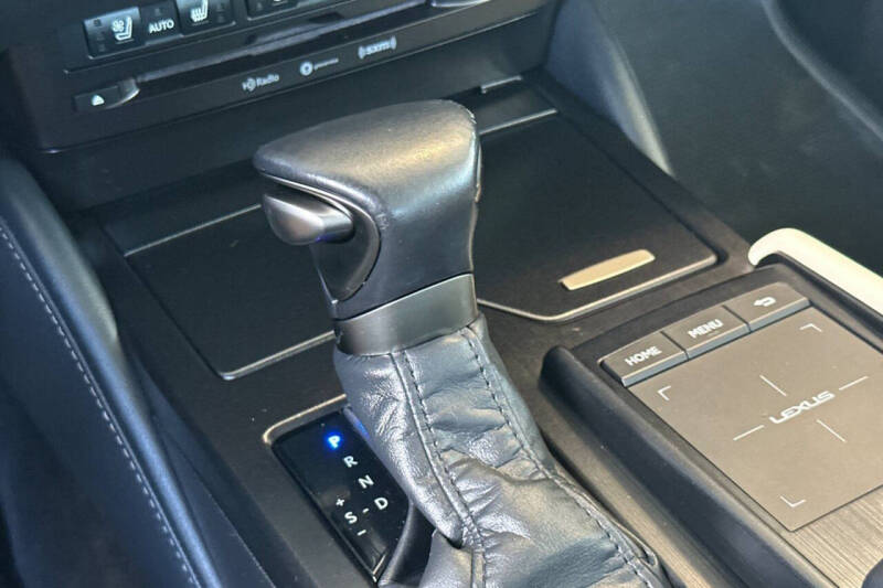 2022 Lexus ES 300h
