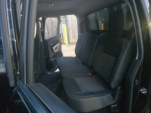 2017 Nissan Titan SV