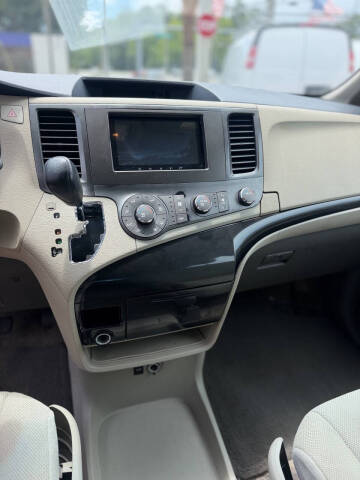 2012 Toyota Sienna Base 7-Passenger