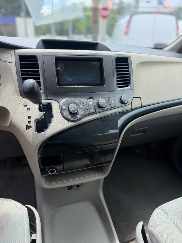 2012 Toyota Sienna Base 7-Passenger