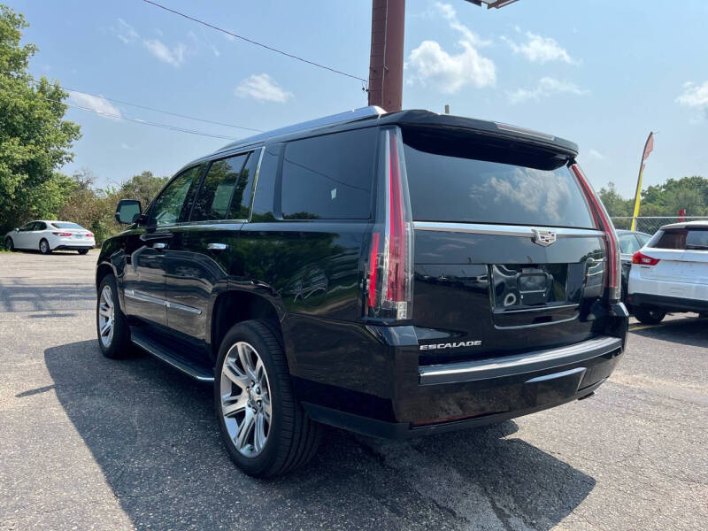 2017 Cadillac Escalade Luxury photo 7